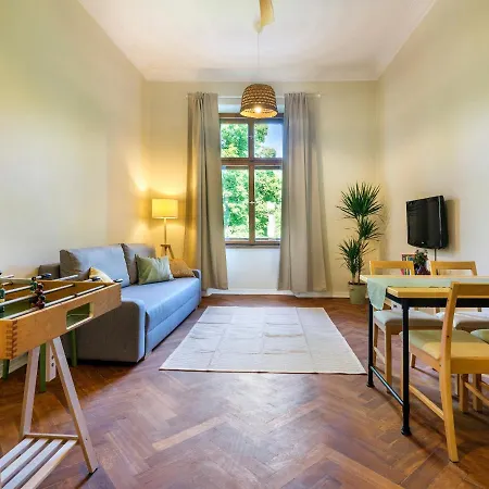 Bed & Beige Apartment / Kochanowskiego St Krakow Exterior photo