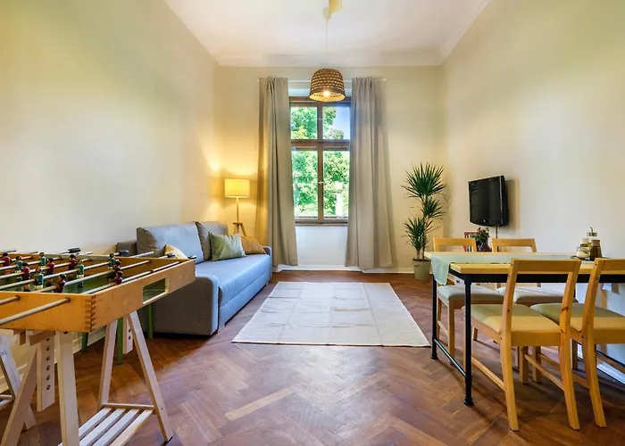 Bed & Beige Apartment / Kochanowskiego St